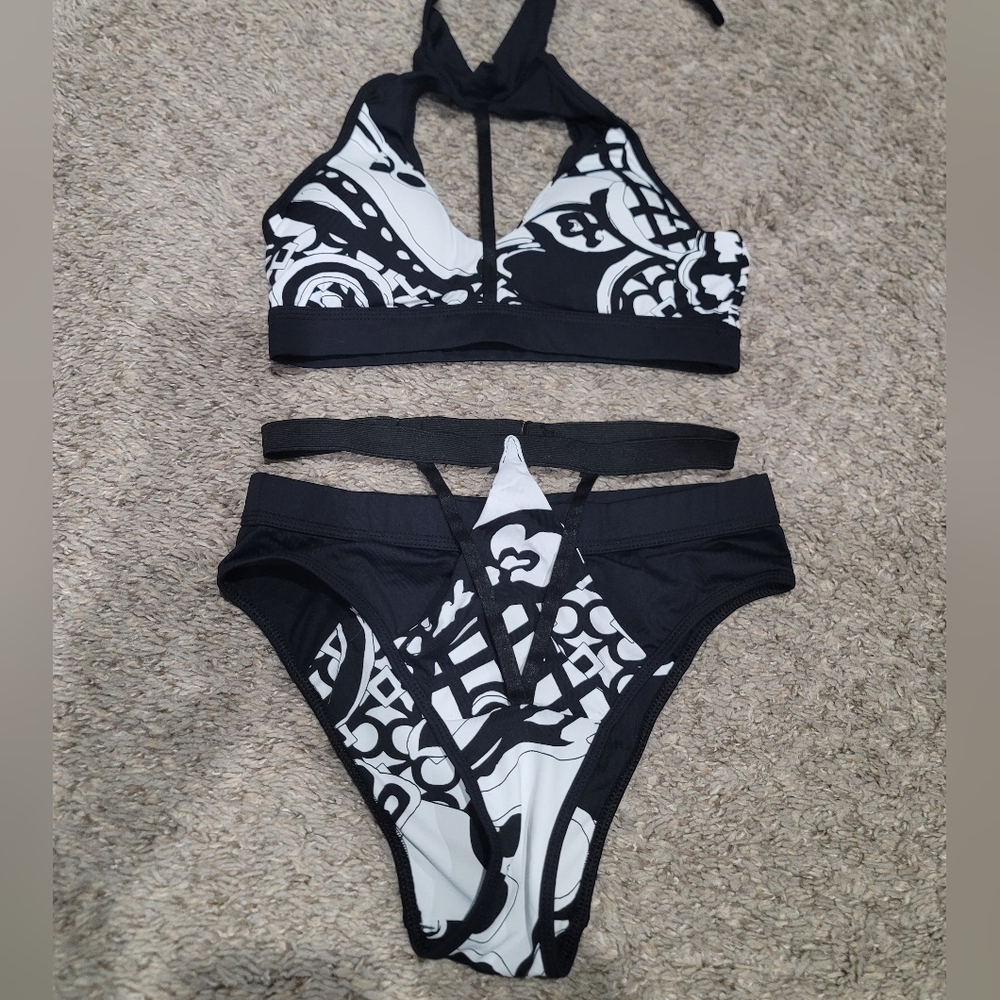 Oksa Pole Wear Filigree Black White Strappy Cage Cheeky Bottoms Sports Bra SET